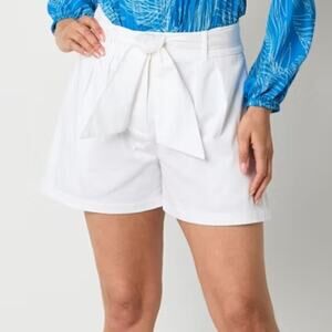 NEW Bold Elements Women's Mid-Rise Pleated Shorts w/Belt in White (Size: 18)
